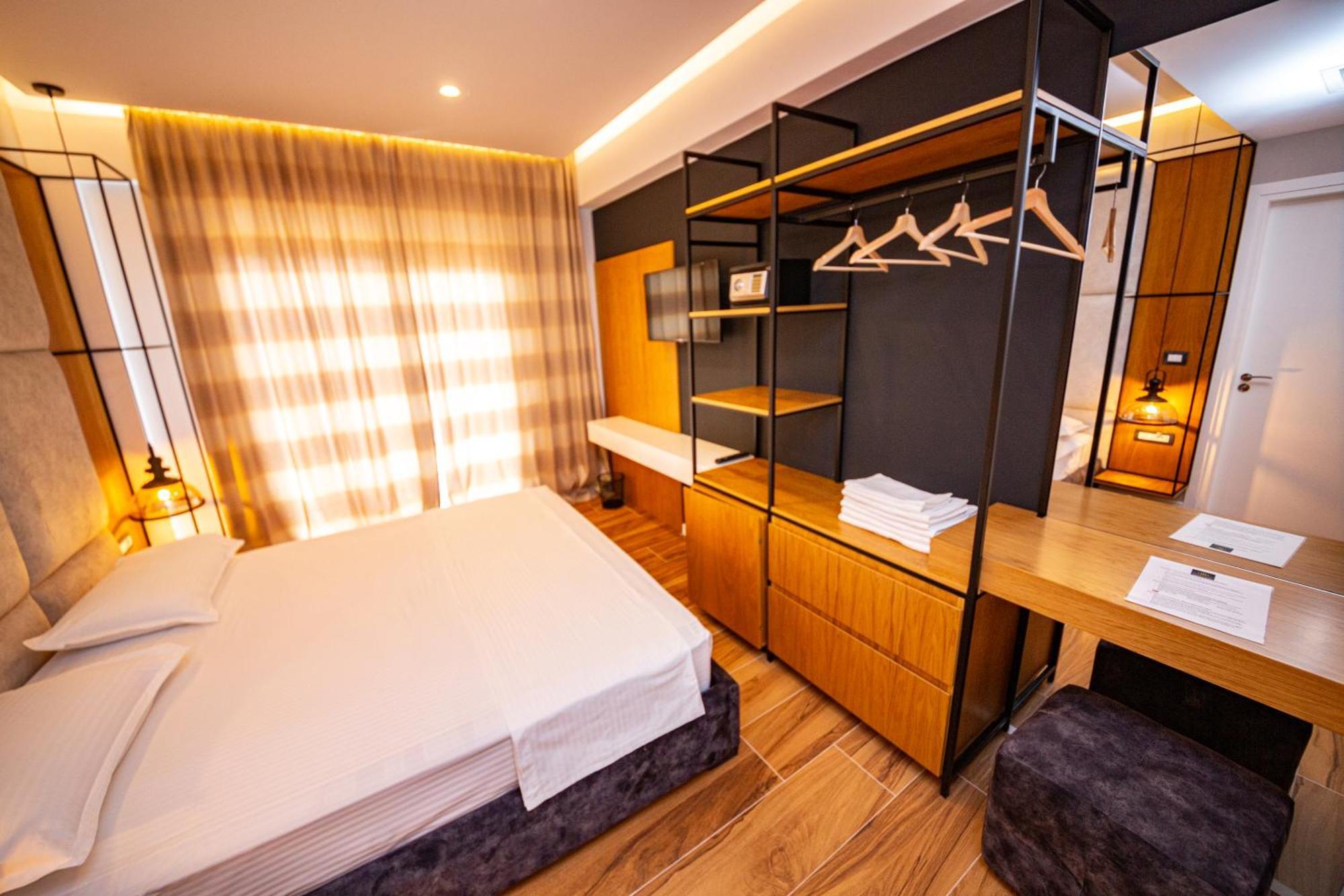 Adani Ksamil Zimmer foto