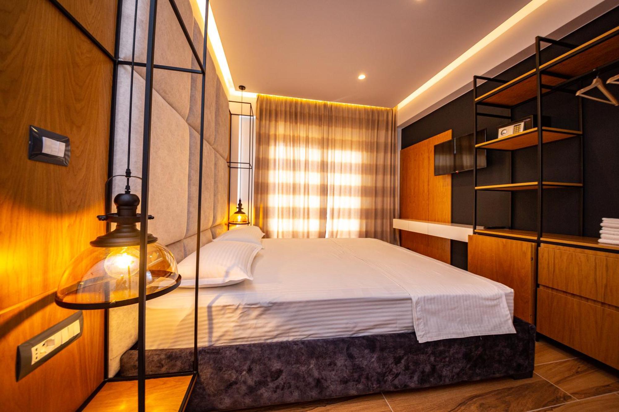 Adani Ksamil Zimmer foto